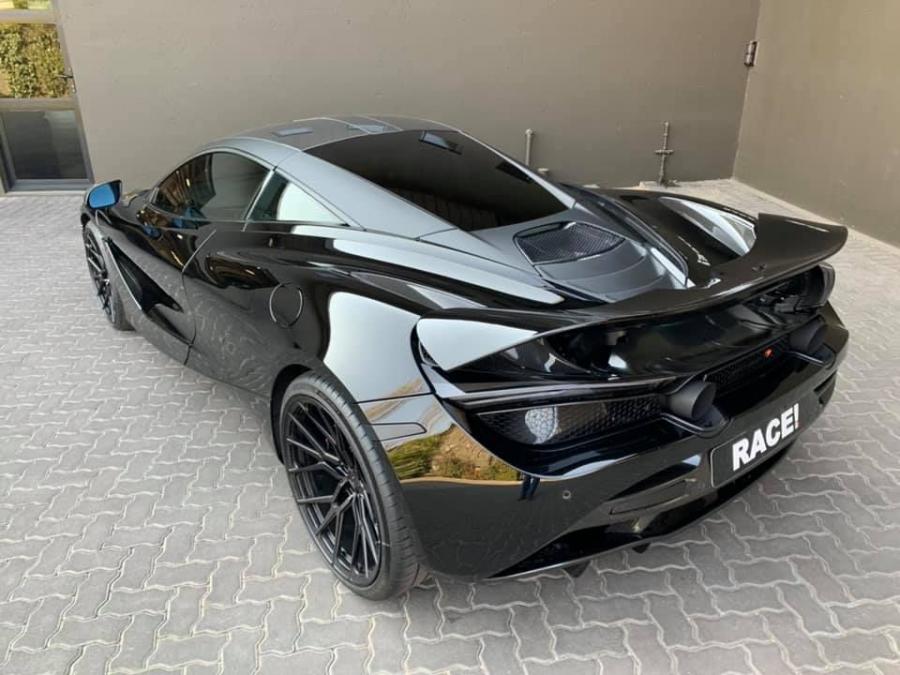  McLaren 720S by RACE! on Vossen Wheels 2019 года  (фото 6 из 21)